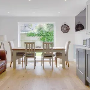  Holiday home Newly Renovated 3 Bedroom Victorian Detached House United Kingdom